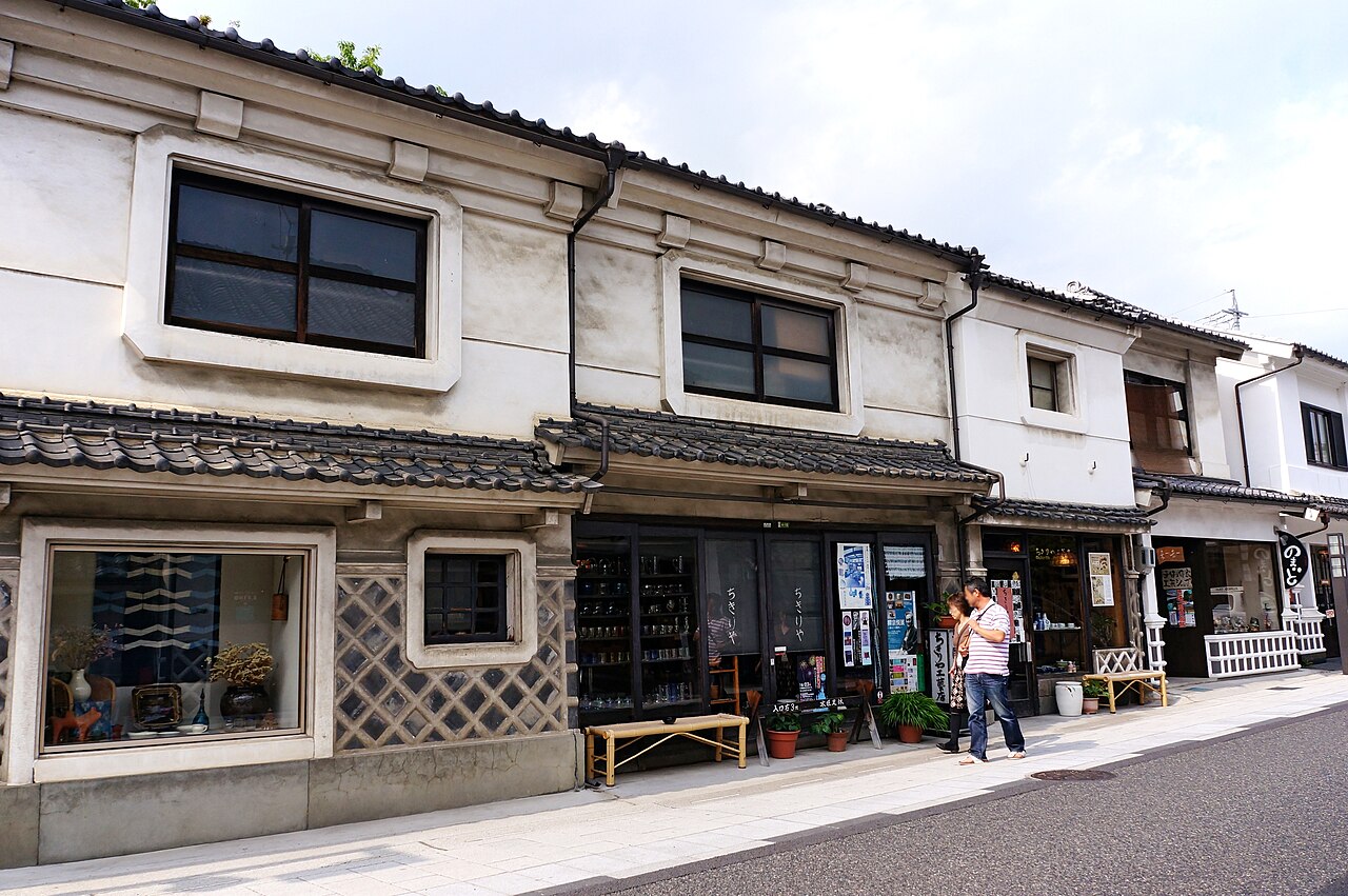 松本・中町通りの蔵造りの町並み