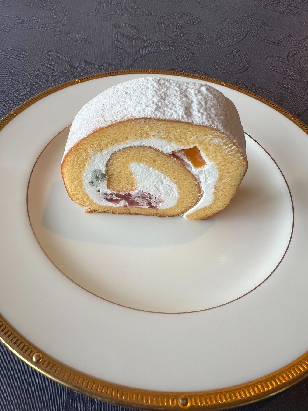 びわ湖大津館で食べるロールケーキ