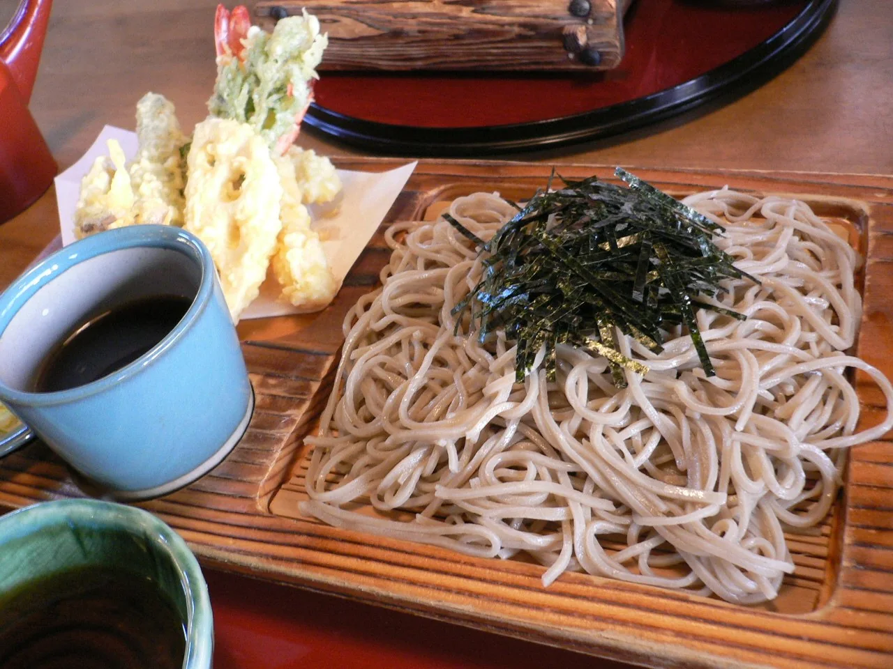 長野県内で撮影された天ざるの信州そば