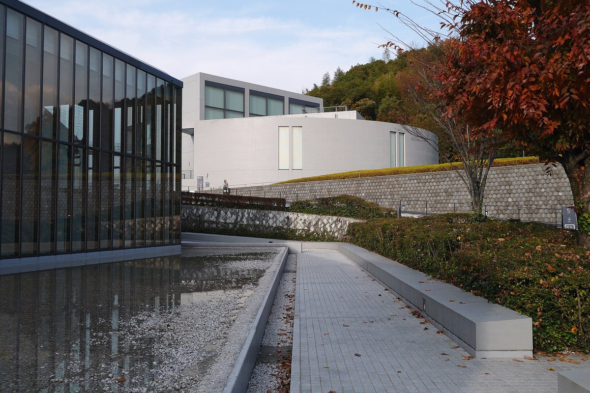 姫路文学館のコンクリート建築