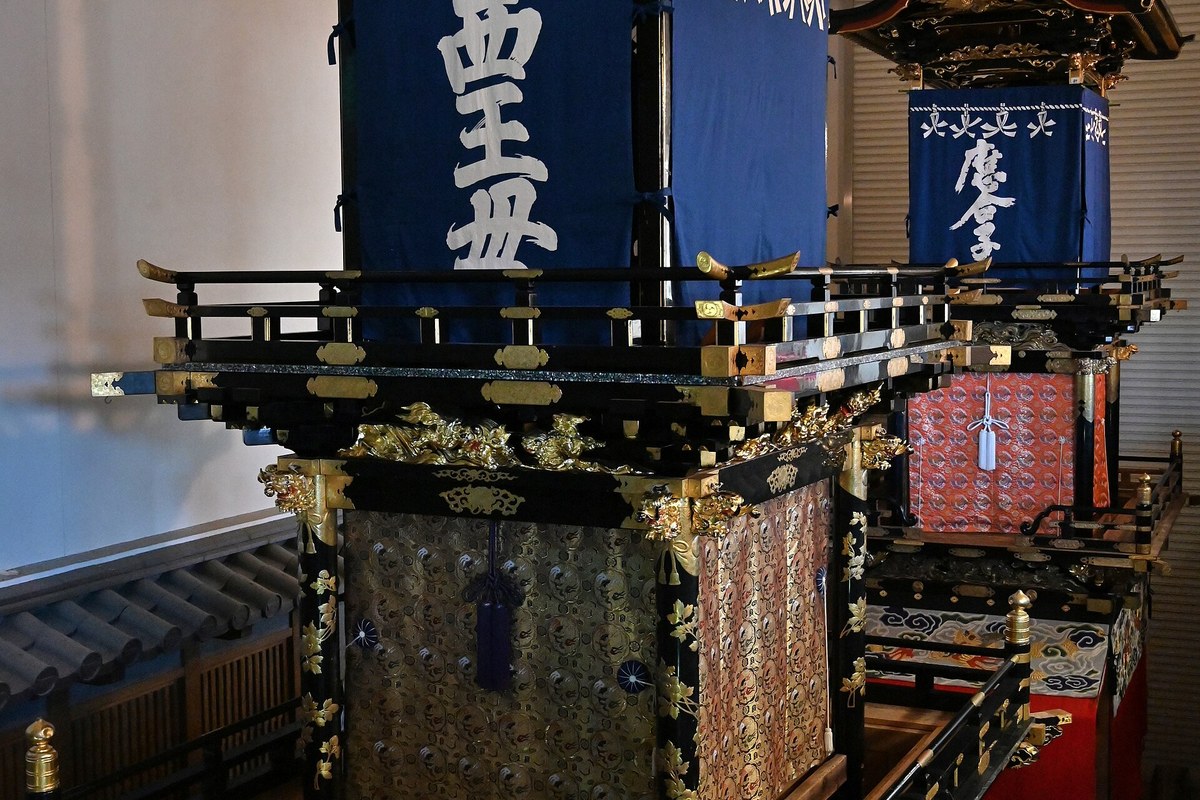 どんでん館に展示された犬山祭の車山