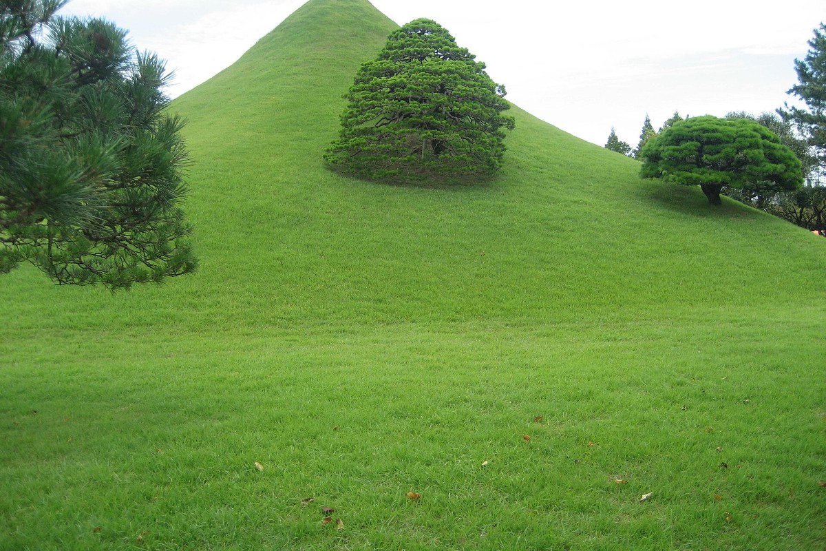 池と築山が広がる水前寺成趣園