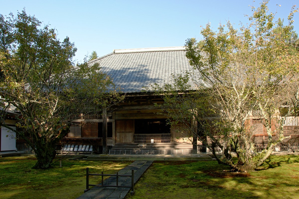 瀧谷寺の境内
