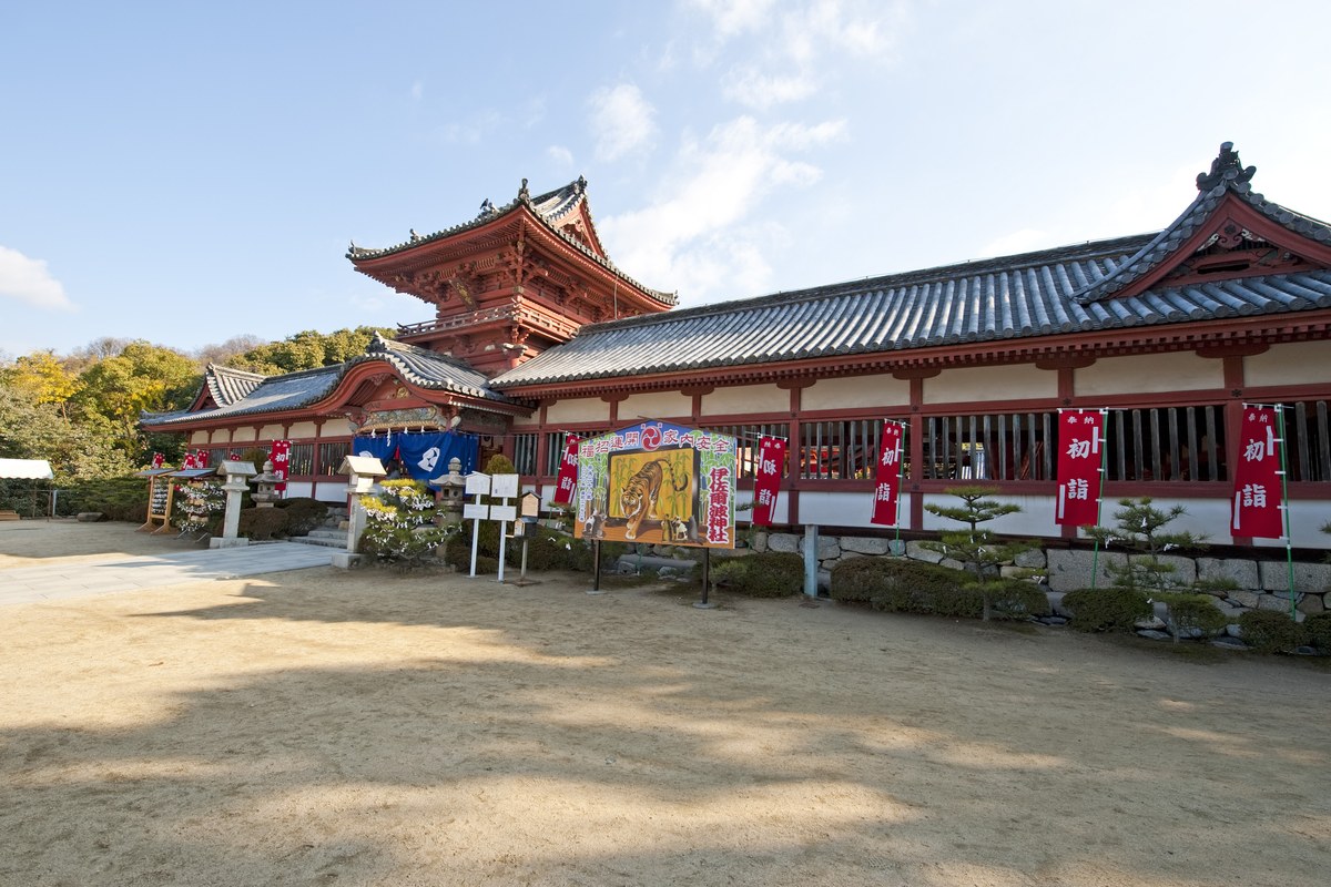 伊佐爾波神社の楼門