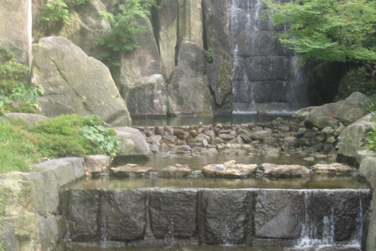 池と緑が広がる徳川園