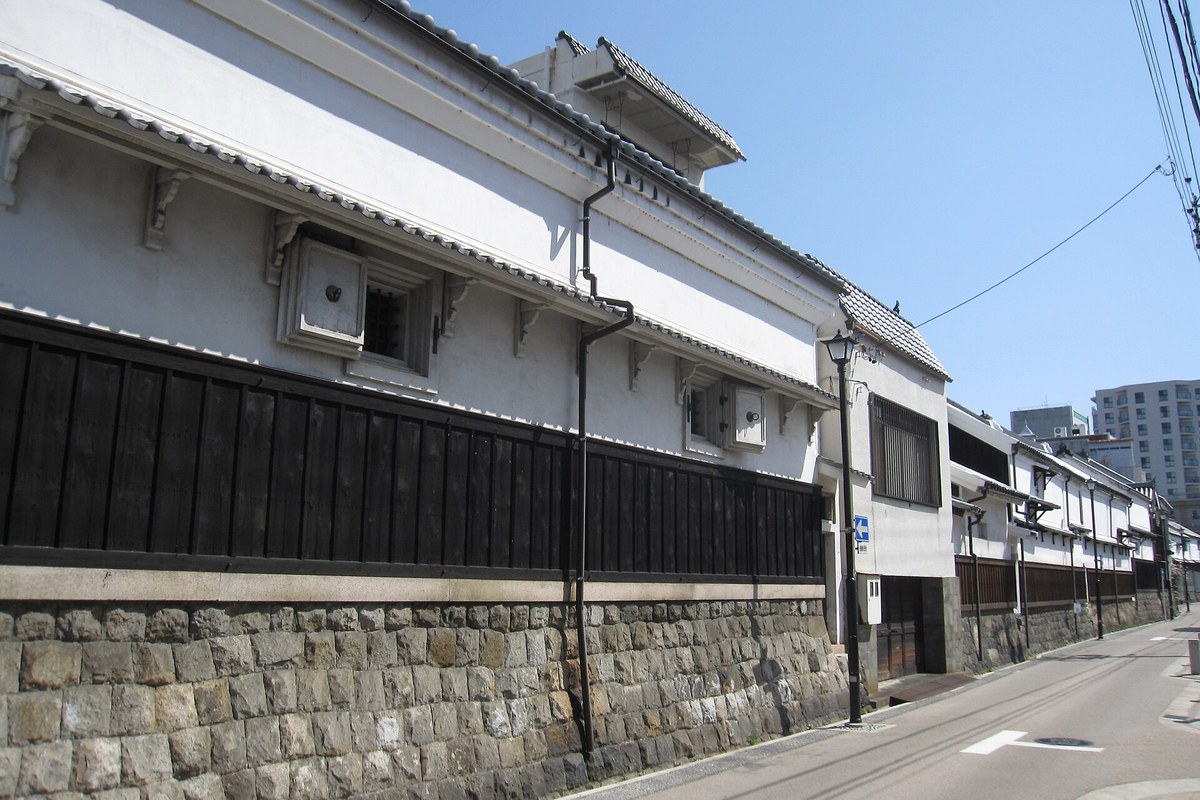土蔵と町家が残る四間道