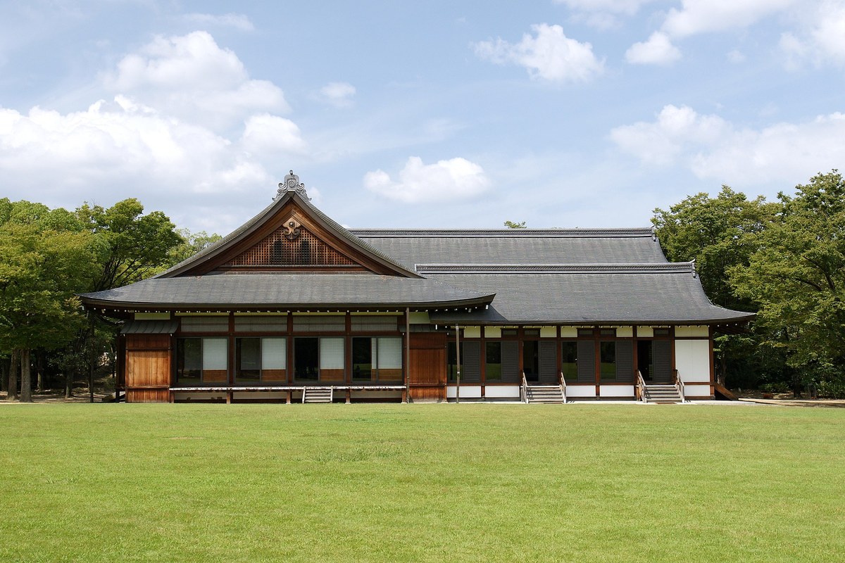 西の丸庭園から望む大阪城天守