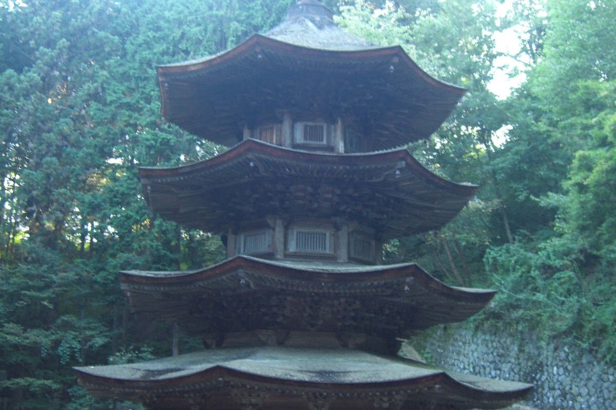 安楽寺の国宝八角三重塔