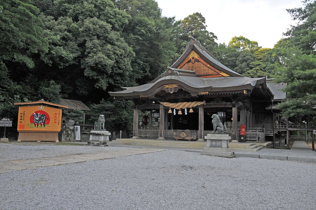 和霊神社の拝殿