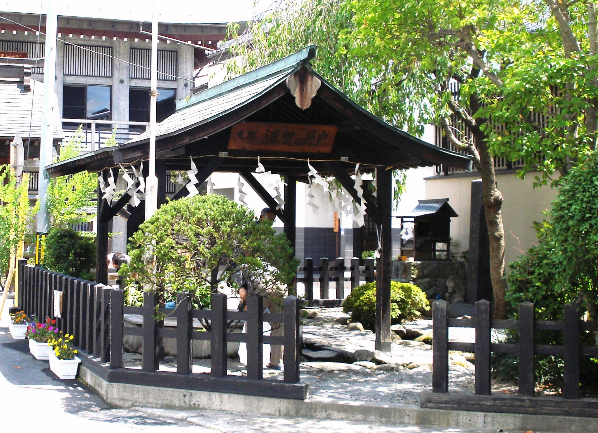 松本の城下町に残る源智の井戸