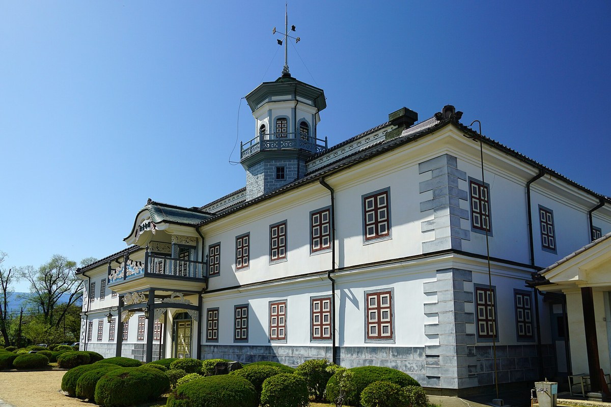 擬洋風建築の国宝旧開智学校校舎