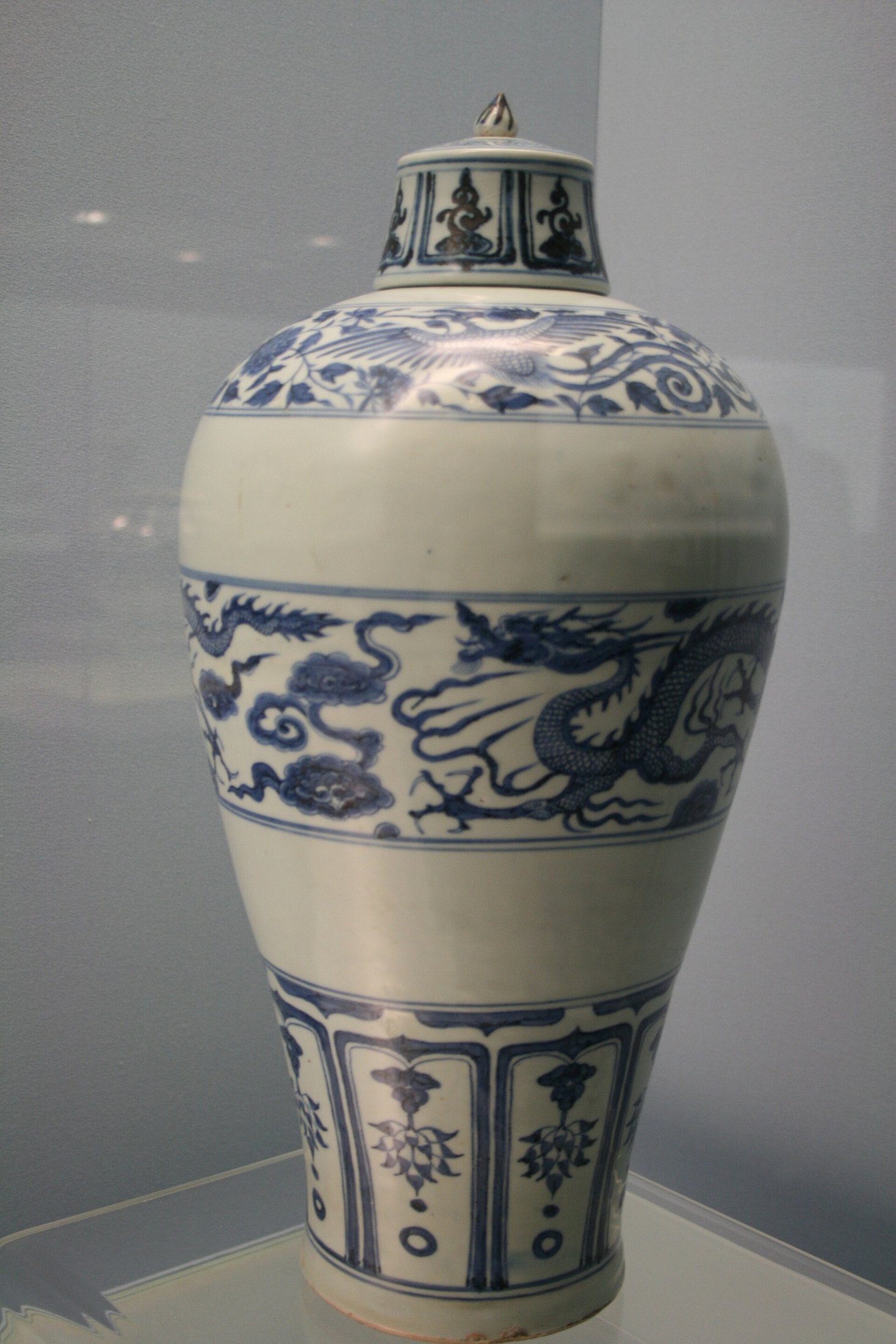 景徳鎮で焼かれた元代の青花磁器