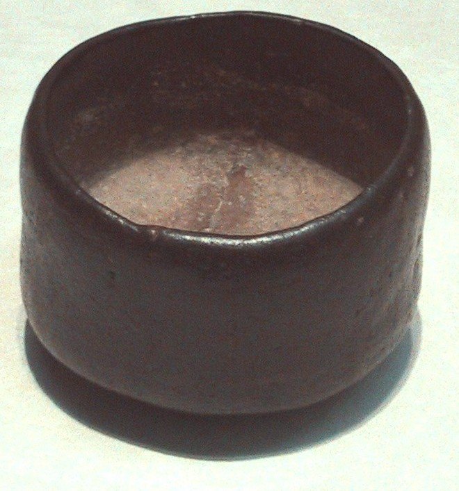 黒楽茶碗の低く静かな姿