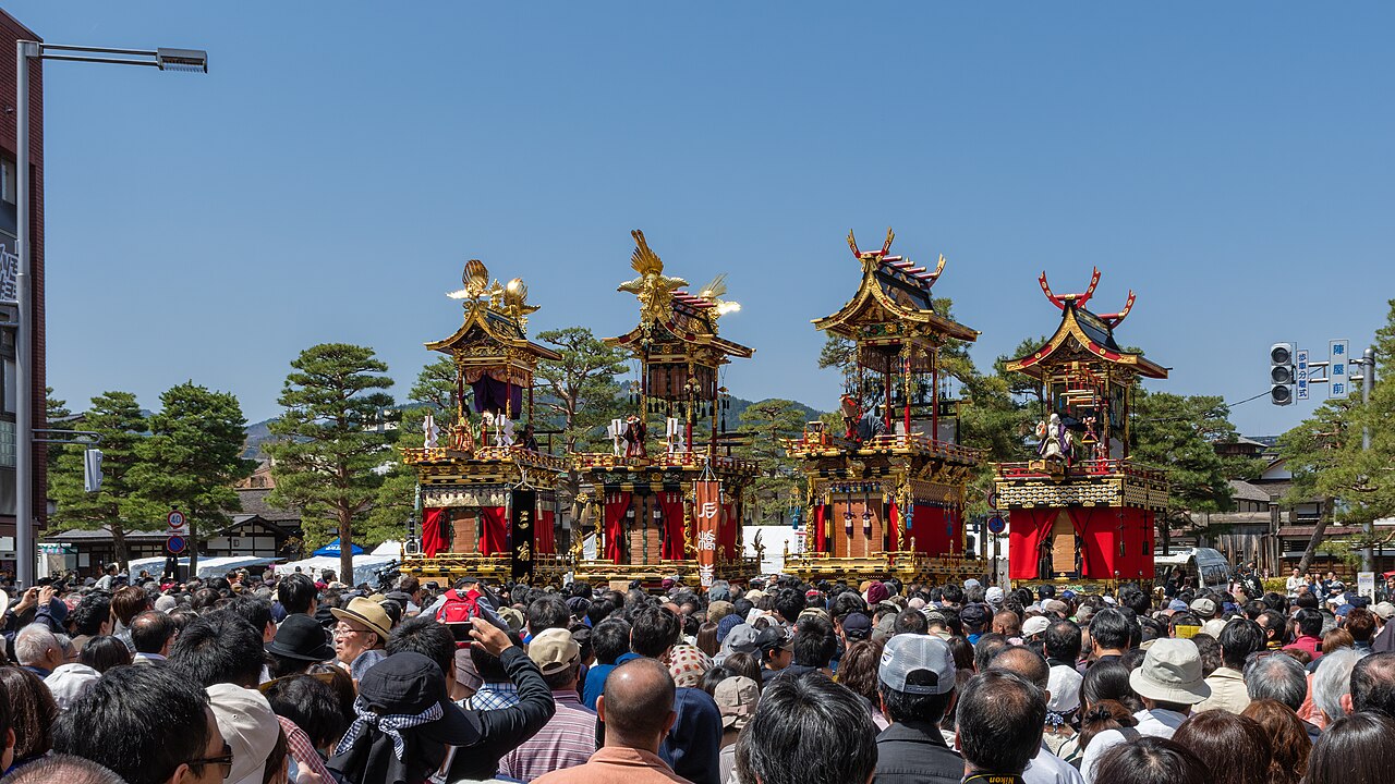 秋の高山祭(八幡祭)と一緒に訪ねたい周辺の風景