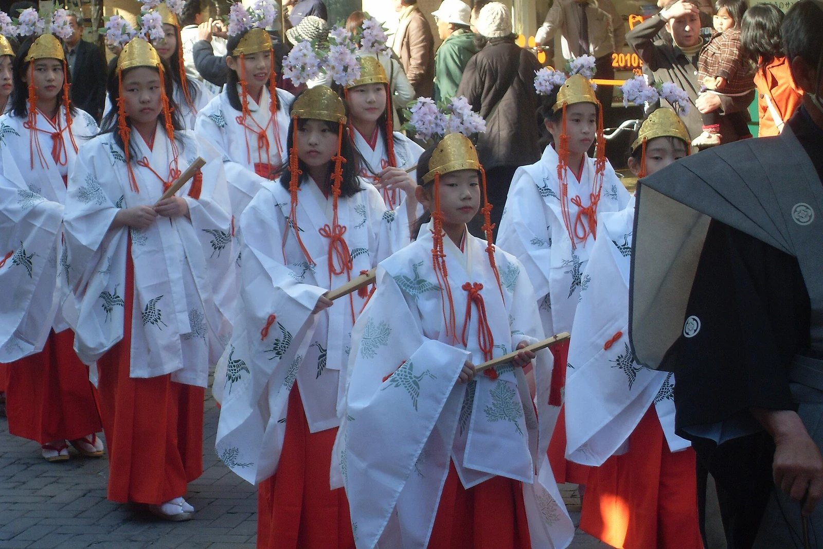 秋の高山祭(八幡祭)の様子